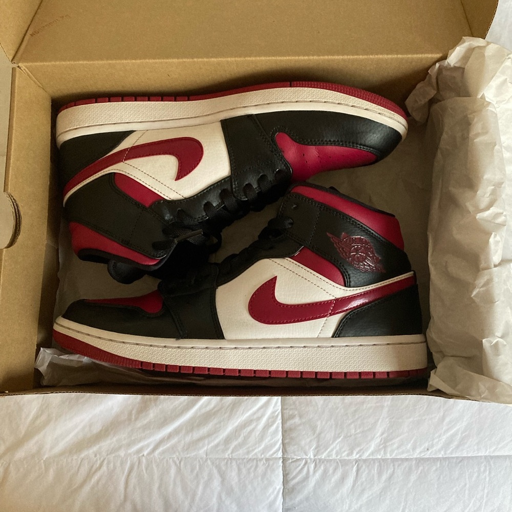 Air Jordan’s MID SE, Size: 9.5